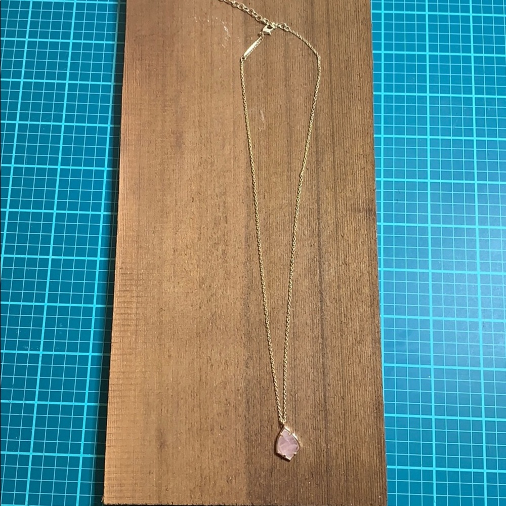 Kendra Scott necklace